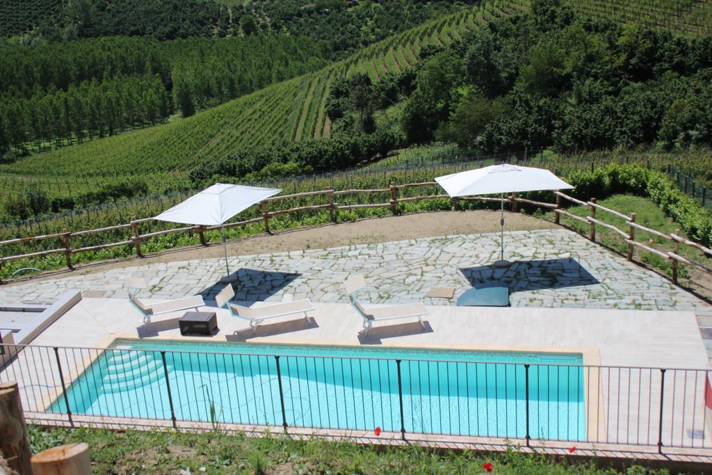 Poggio Dei Farinetti Bed and Breakfast Diano dʼAlba Buitenkant foto